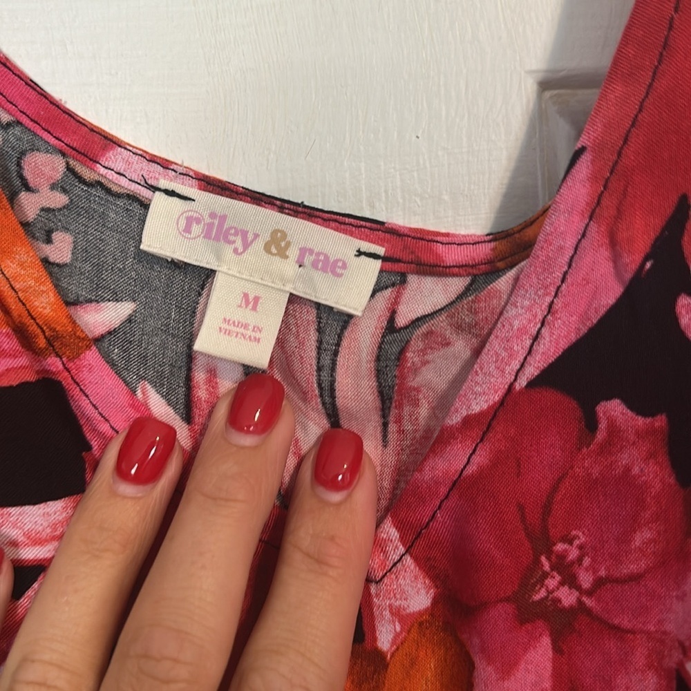 NWT Riley & Rae floral tank size medium - Picture 3 of 4